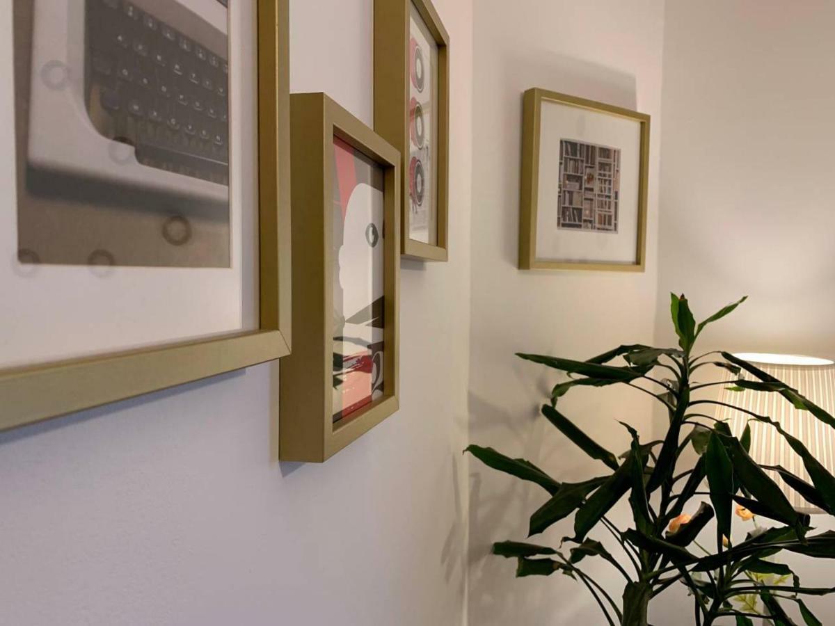 Sp199 Flat By Apartment
